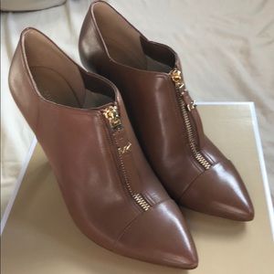 Gorgeous Michael Kors Andie bootie